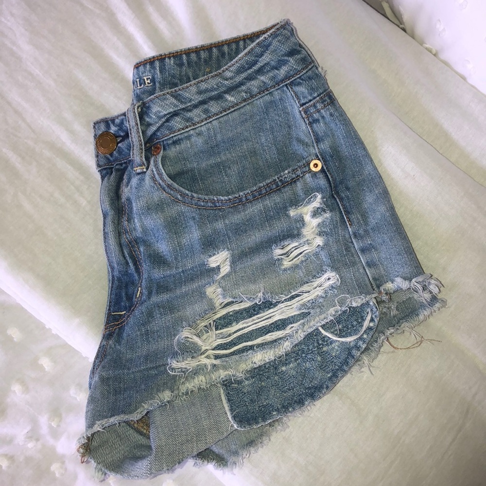 American Eagle shorts with pockets